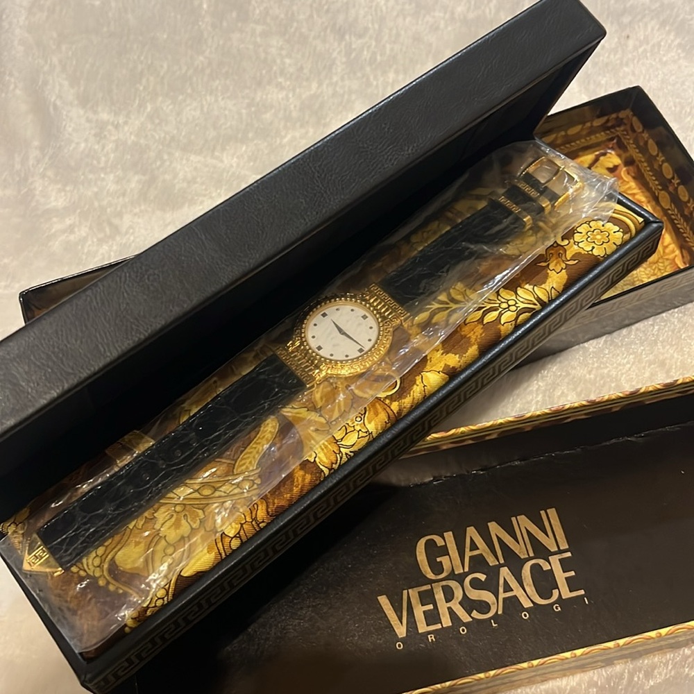 Gianni Versace vintage gold plated Swiss watch - Picture 10 of 10